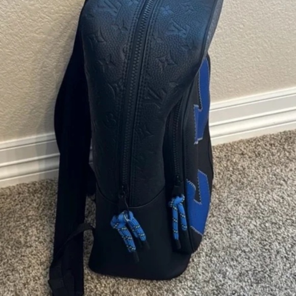 Louis Vuitton Dean Backpack Grey, Style Number M59924. - Picture 4 of 4